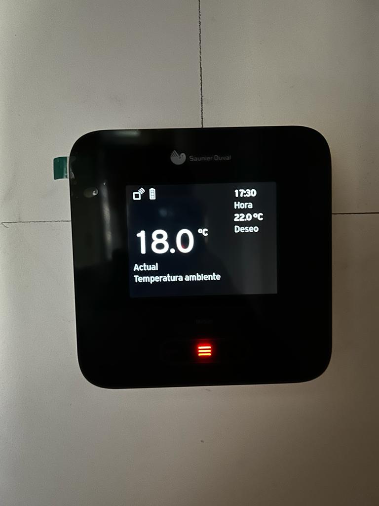 Termostato Saunier Duval mostrando la temperatura ambiente de la vivienda